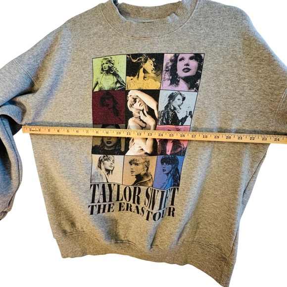 Taylor Swift Eras Tour Crewneck Sweatshirt Gray Graphic Pullover Medium Merch - Picture 7 of 8